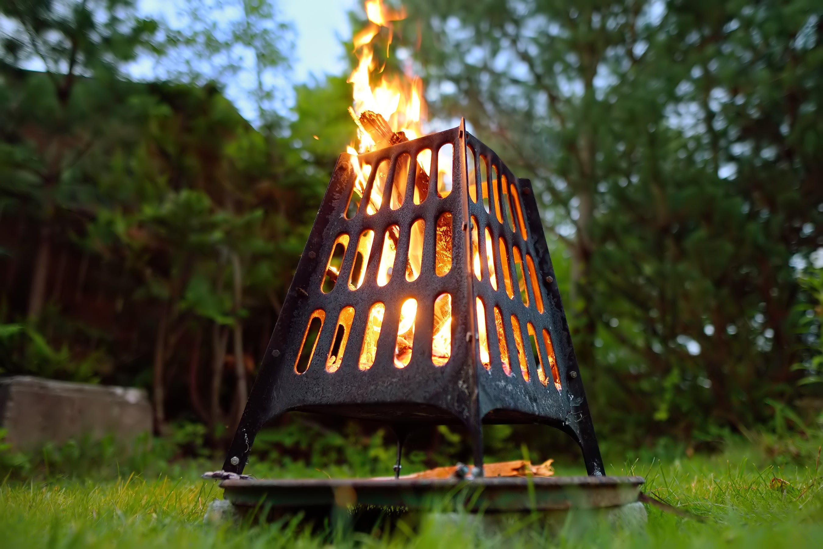 Bacalı Ateş Çukurları: Bahçenizde Doğal Isının Keyfi