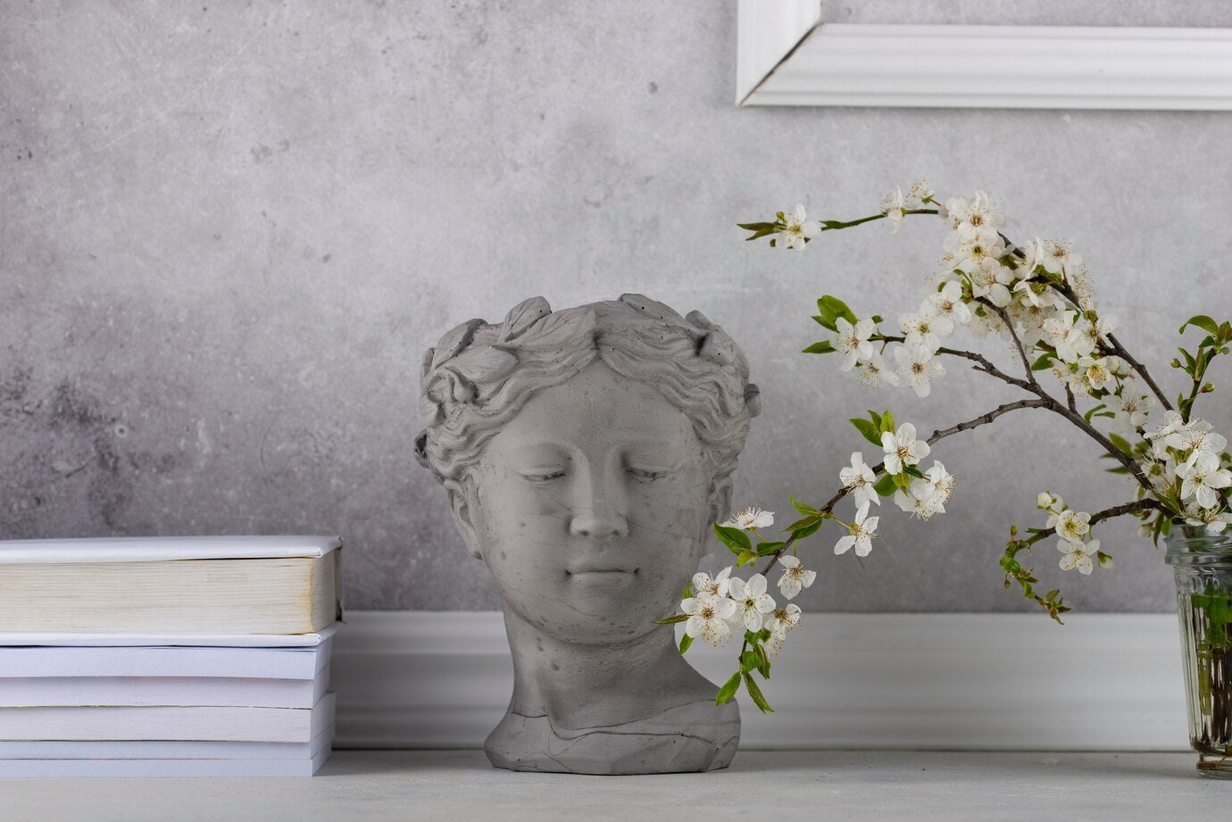 Evinizde Kültürel ve Sanatsal Bir Atmosfer: Dekoratif Heykeller ve Güneş Saatleri