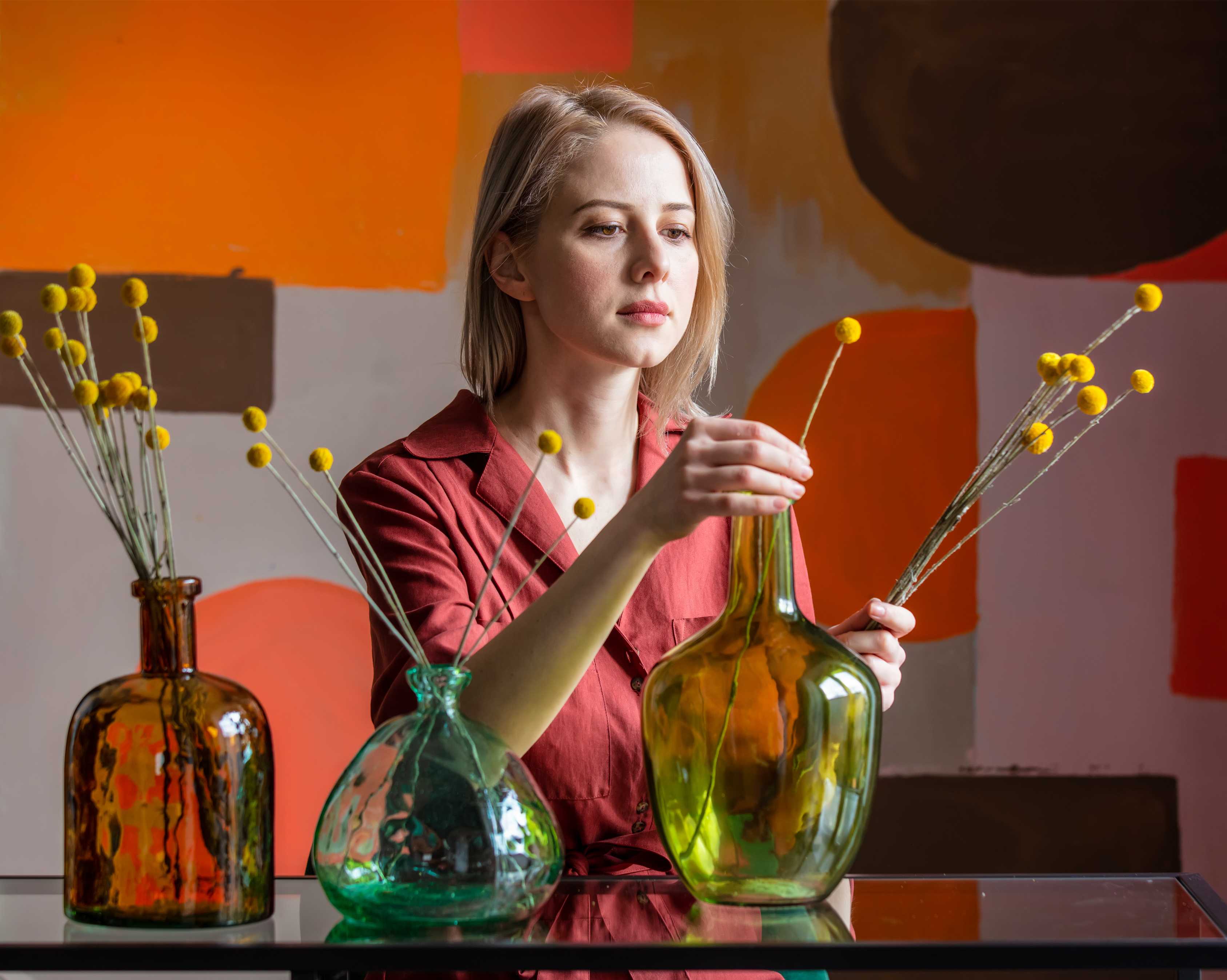 Şişeler ve Vazolar ile Bahçenizde Estetik Köşeler Oluşturun