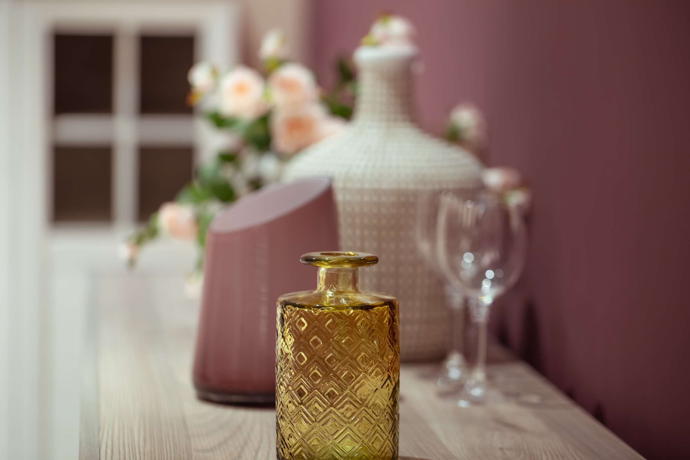 Şişeler ve Vazolarla Zarif Dekorasyon