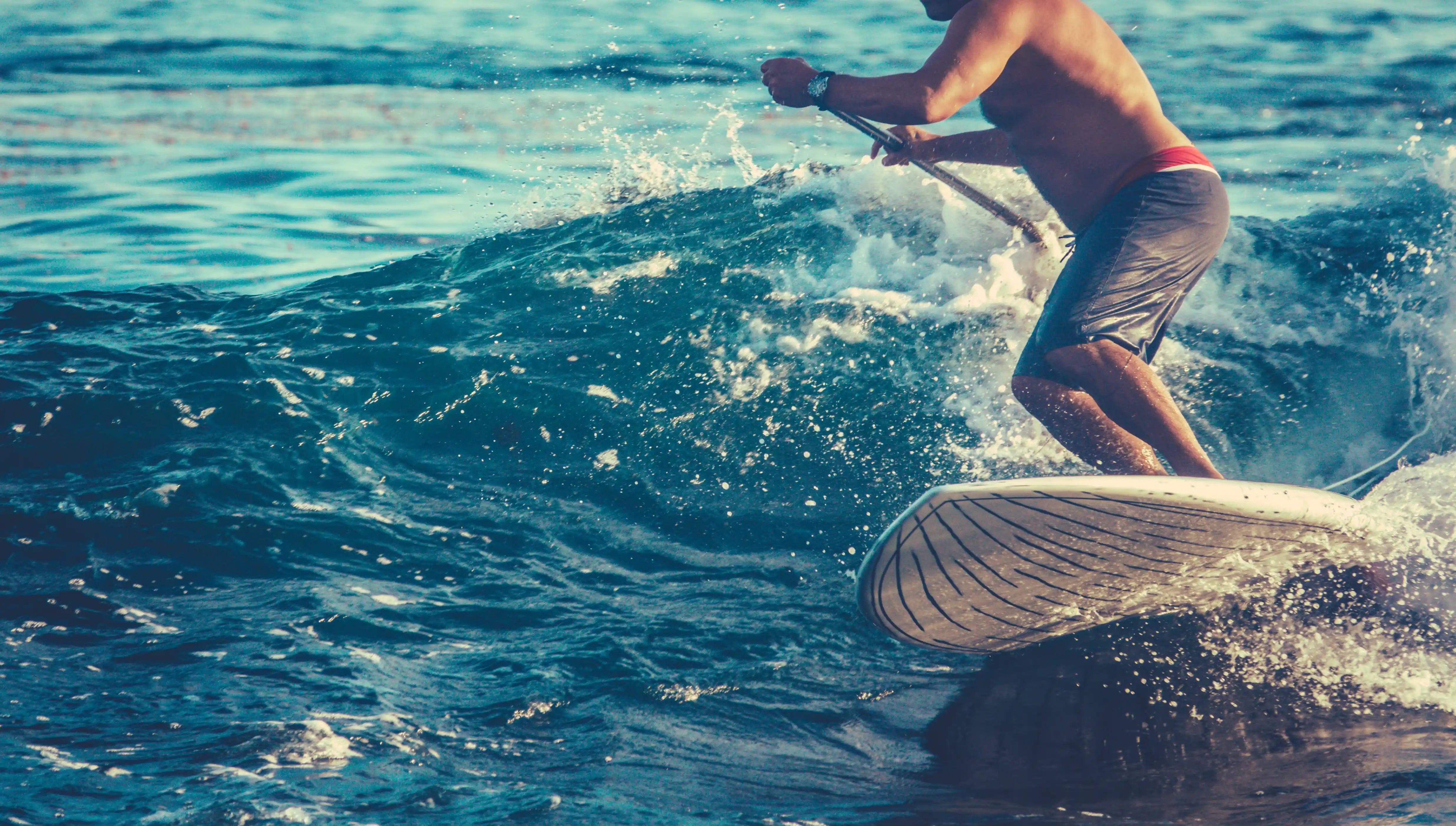 Rüzgar ve Dalga Şartlarında Paddle Board Kullanımı: İpuçları ve Taktikler