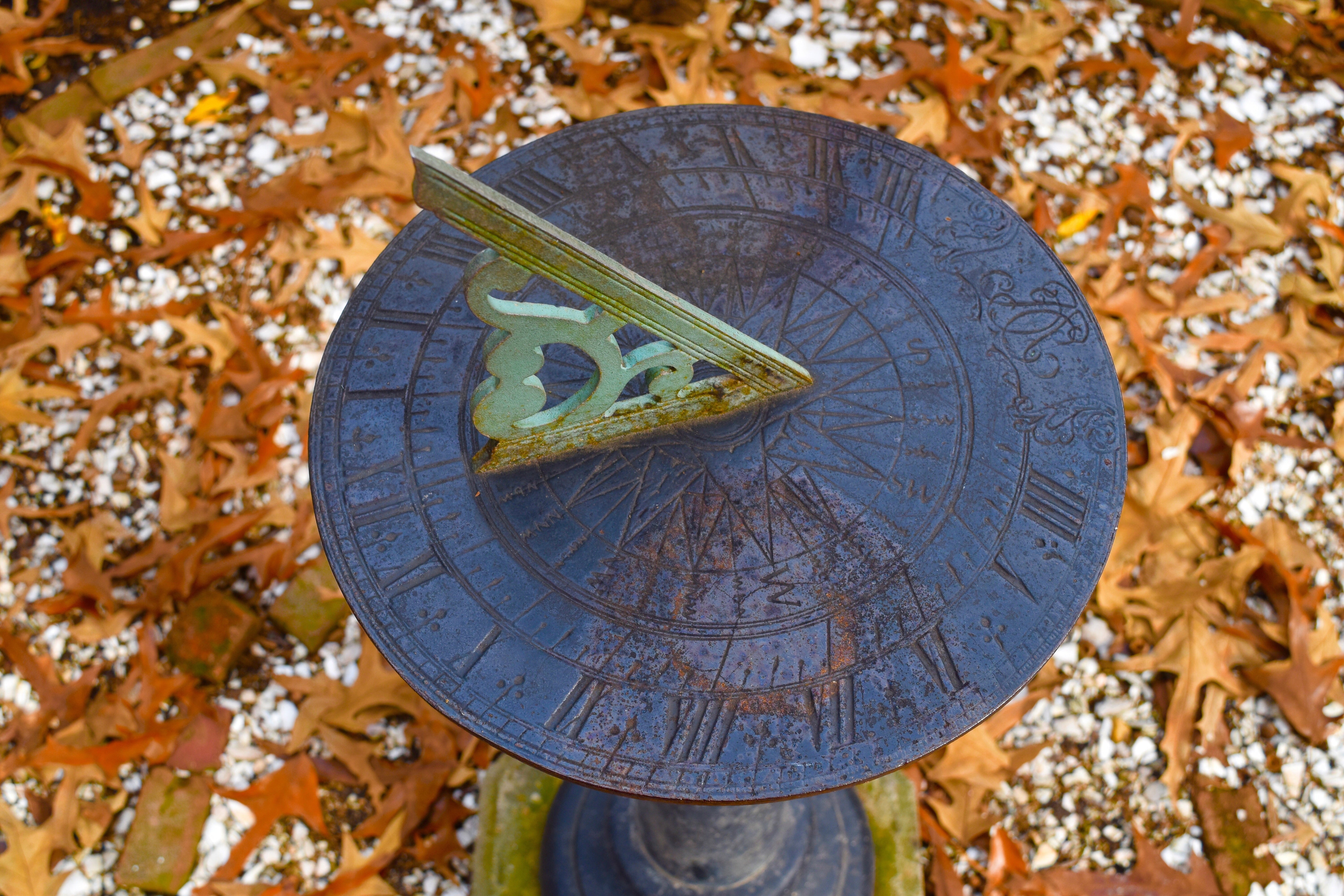 Güneş Saatleri ile Zamanı Bahçenizde Hissedin