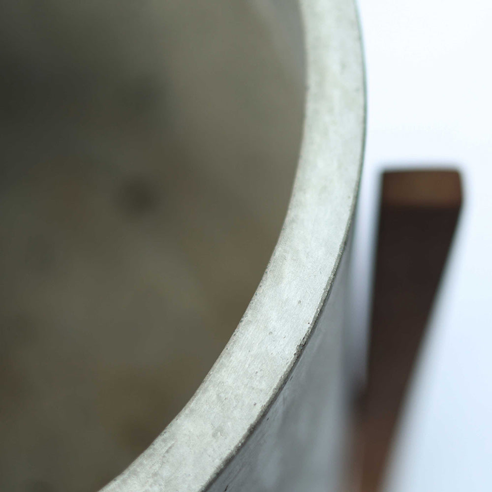 Berlin Ahşap Ayaklı Yuvarlak Beton Saksı M Gri