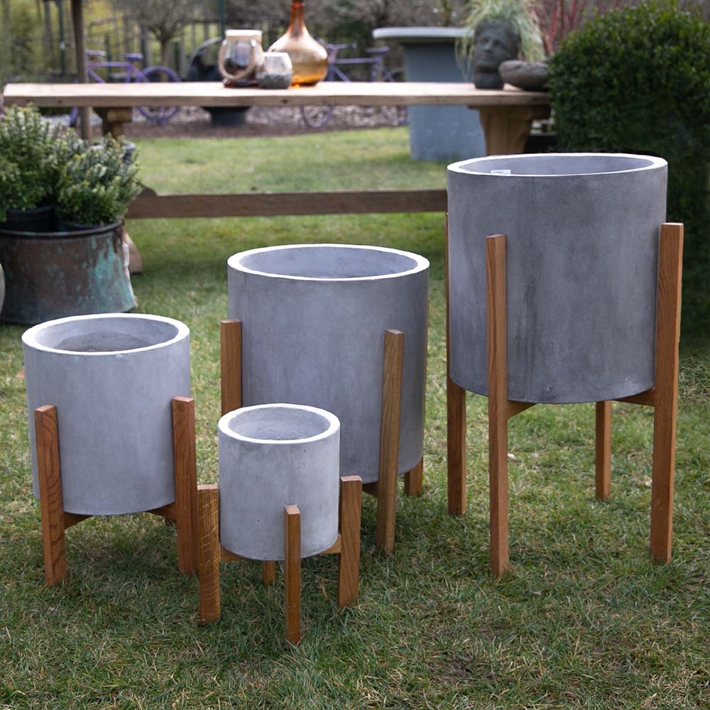 Berlin Ahşap Ayaklı Yuvarlak Beton Saksı M Gri