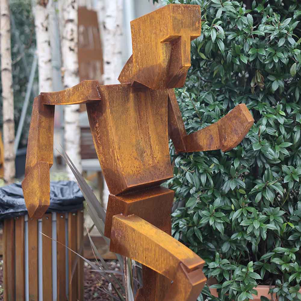 Corten Robot Adam Heykeli