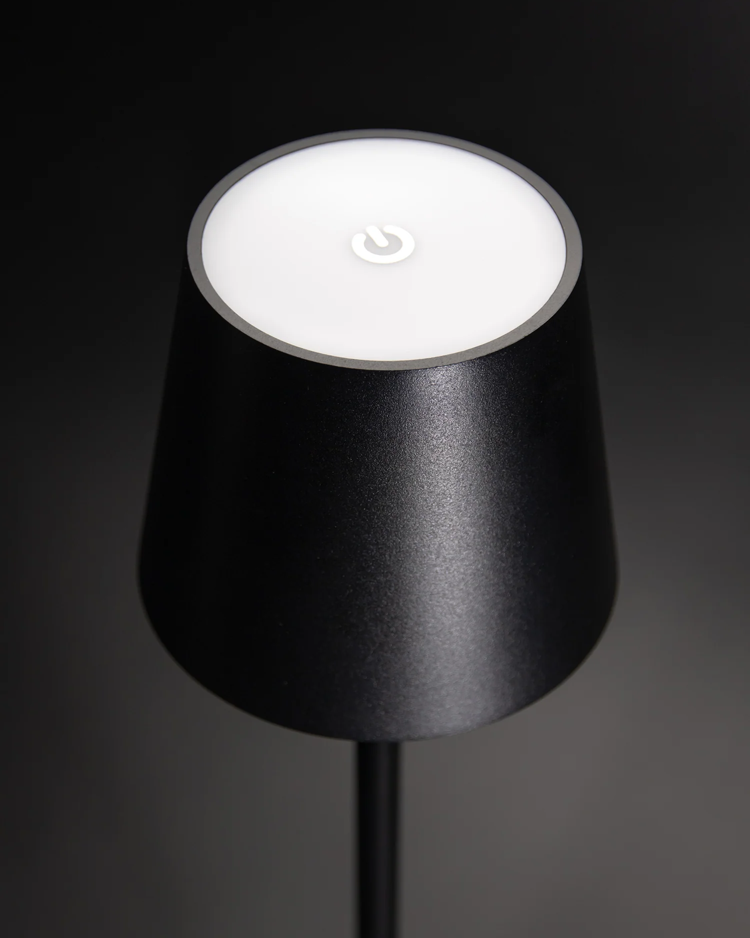 Feline Kablosuz Şarjlı Masa Lambası – Siyah