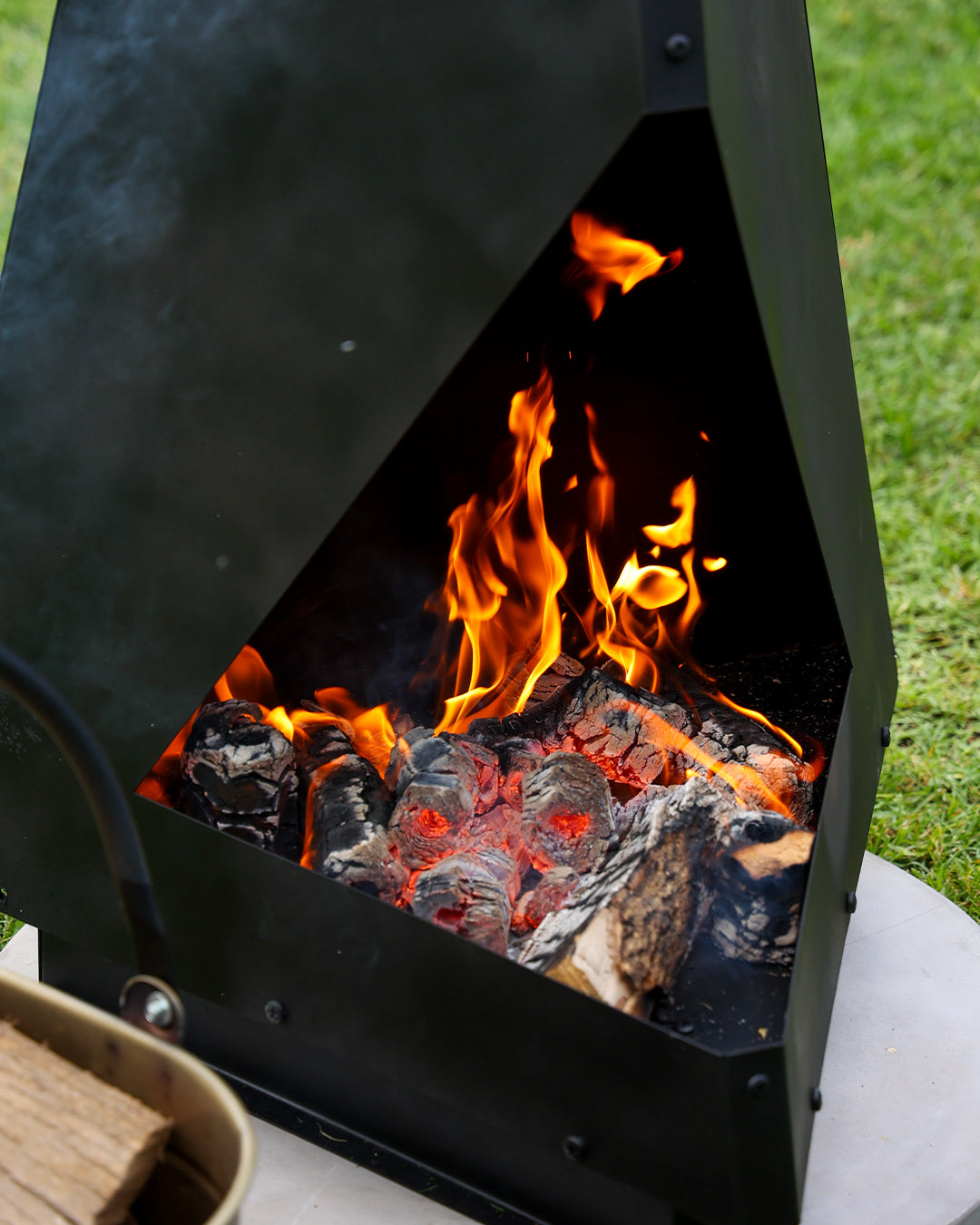 Helsinki Bahçe Şöminesi