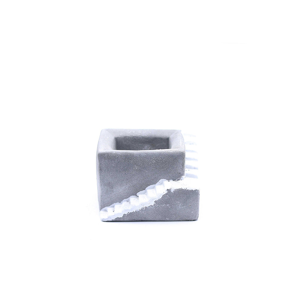 Merdivenli Beton Saksı 05 Gri