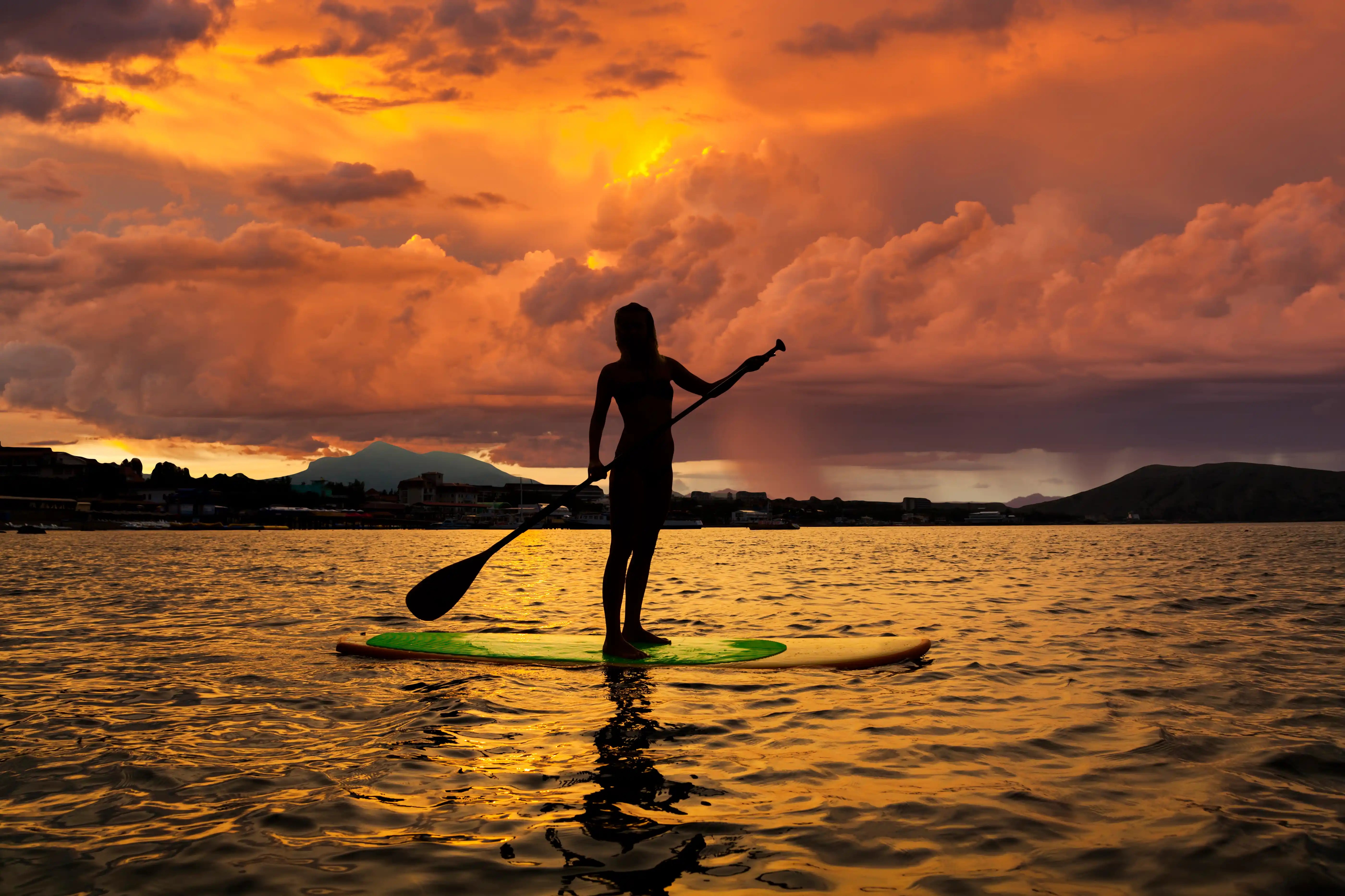 Paddle Board ile Gün Batımı Turları: Unutulmaz Deneyimler