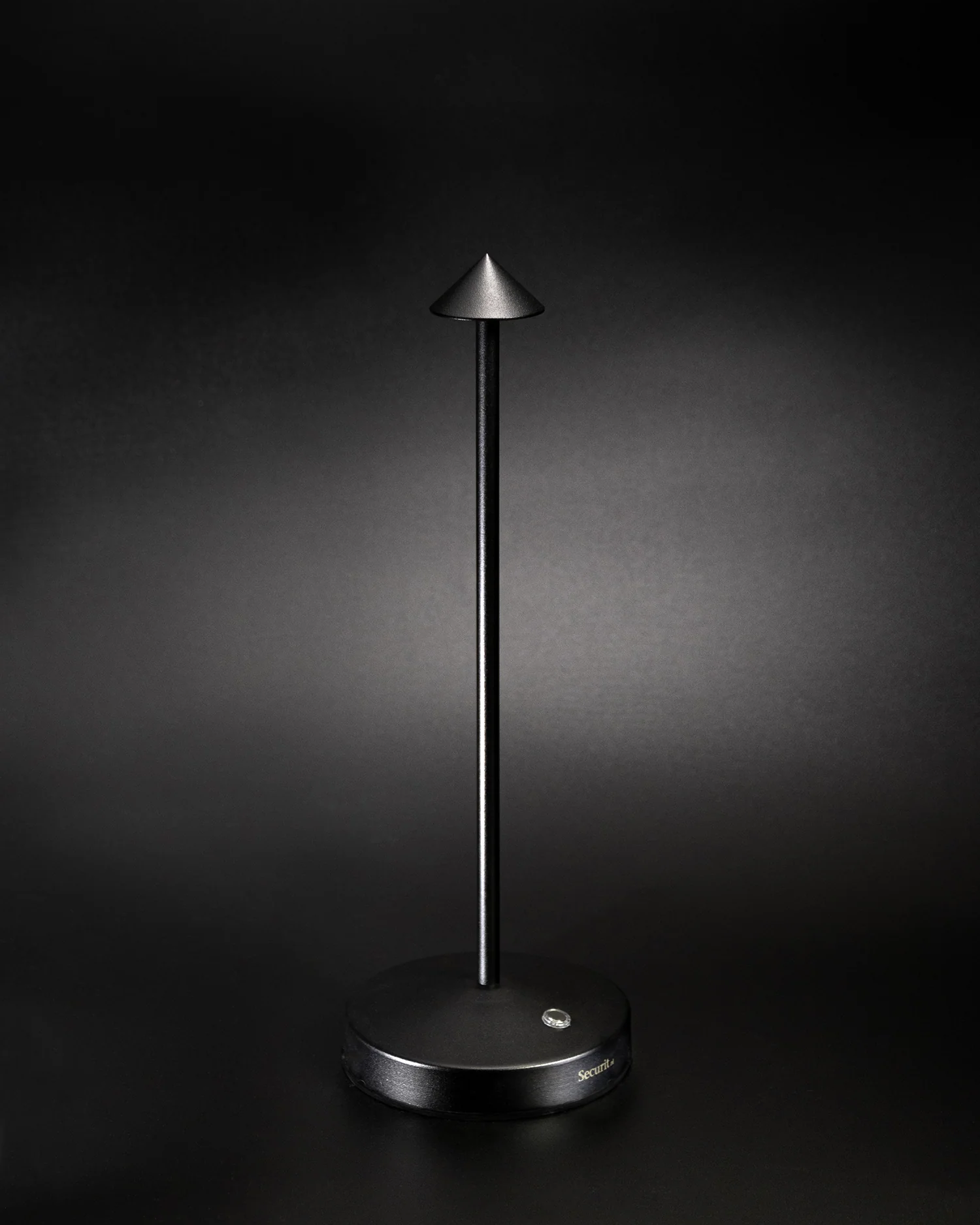 Angelina Minimal Şarjlı Masa Lambası – Siyah