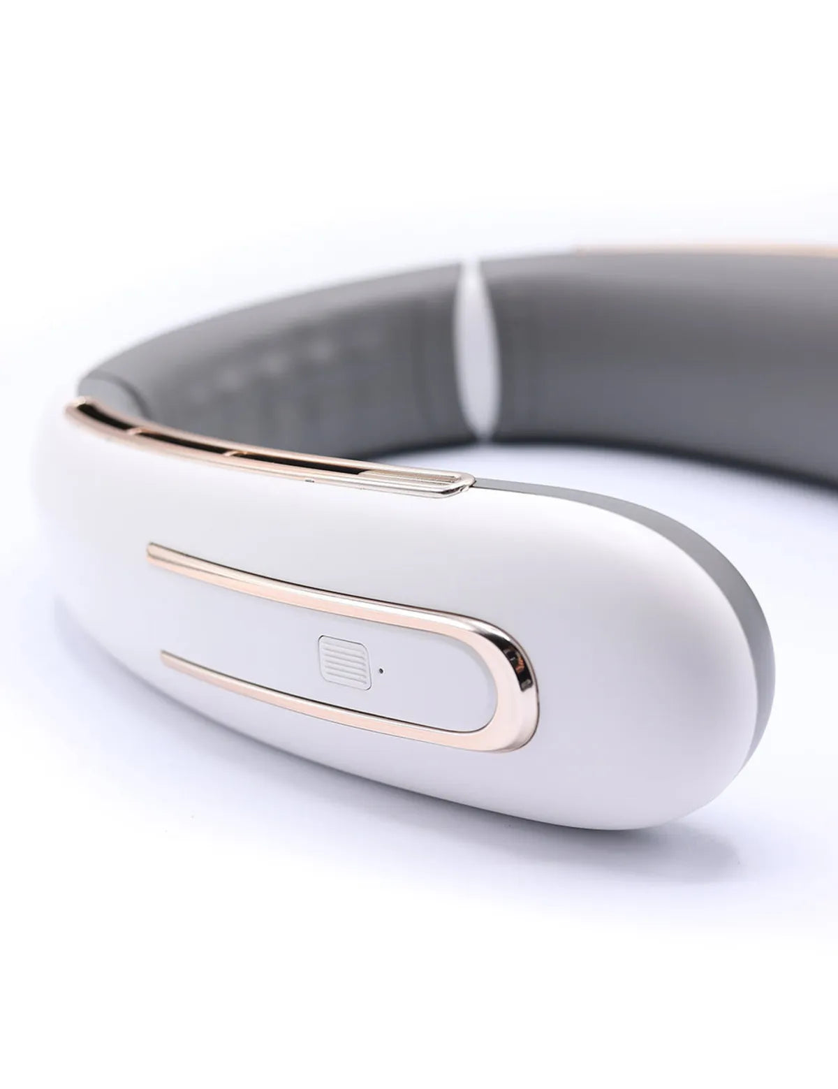 Neck Fan 2000 mAh beyaz gri renkli, rose gold detaylı taşınabilir şarjlı boyun fanı yakın çekim detayı.