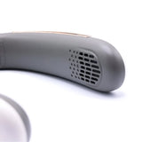 Neck Fan 2000 mAh gri boyun fanının rose gold şeritli ve delikli hava çıkış ızgarası yakın çekim detayı.