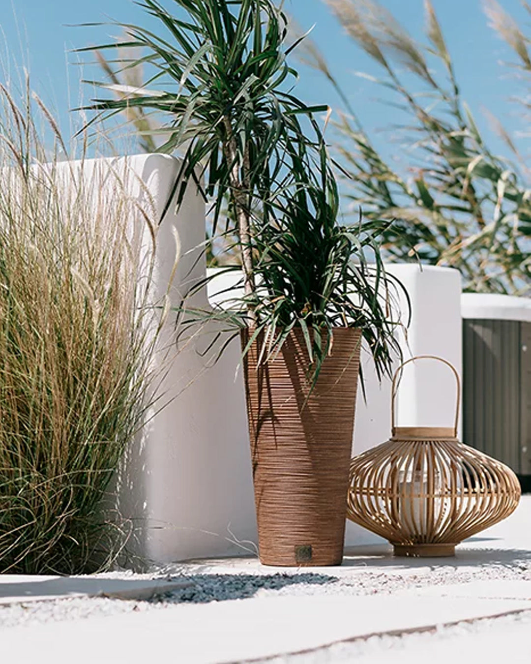 Furu Slim Sütun Plastik Saksı Ø30 cm 27 L açık kahverengi ahşap dokulu - balkon ve teras