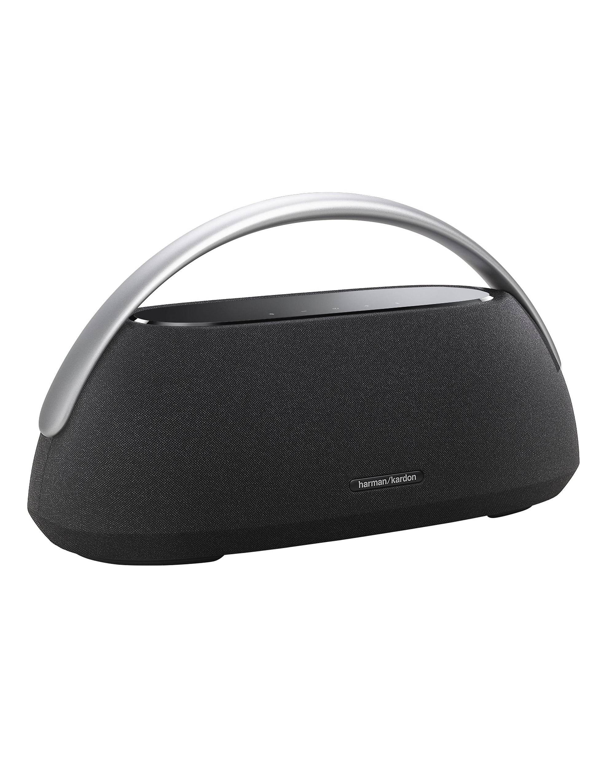 Harman Kardon GOPLAY3 Bluetooth hoparlörün şık siyah kumaş kaplı gövdesi ve metal tutma kolu.