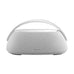 Harman Kardon 21 cm GOPLAY3 gri Bluetooth hoparlör, gümüş kavisli metal kulplu ve kumaş kaplamalı şık tasarım.