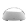 Harman Kardon 21 cm GOPLAY3 gri Bluetooth hoparlör, gümüş kavisli metal kulplu ve kumaş kaplamalı şık tasarım.