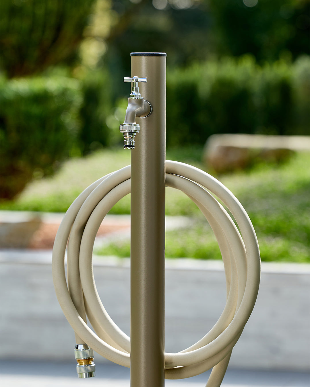 Loop yuvarlak bahçe çeşmesi açık gri 100 cm - silindirik metal gövde 5 cm çap musluk dahil