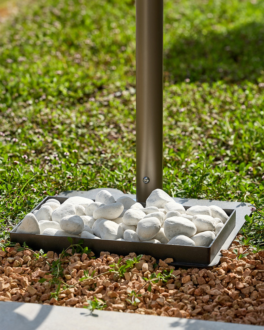 Loop yuvarlak bahçe çeşmesi açık gri 100 cm - silindirik metal gövde 5 cm çap musluk dahil