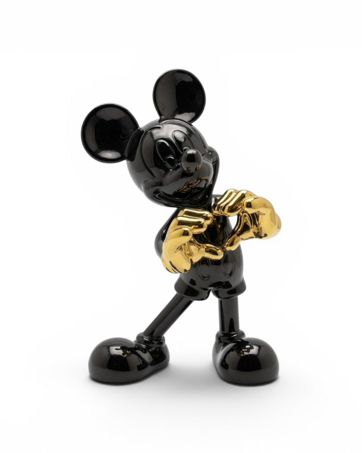 Mickey Mouse Love antrasit dekoratif biblo 11x16x30 cm, altın elli kalp figürü, reçine galvaniz kaplama
