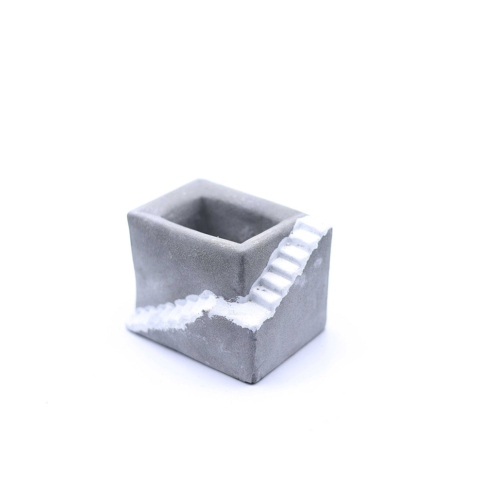 Merdivenli Beton Saksı 05 Gri