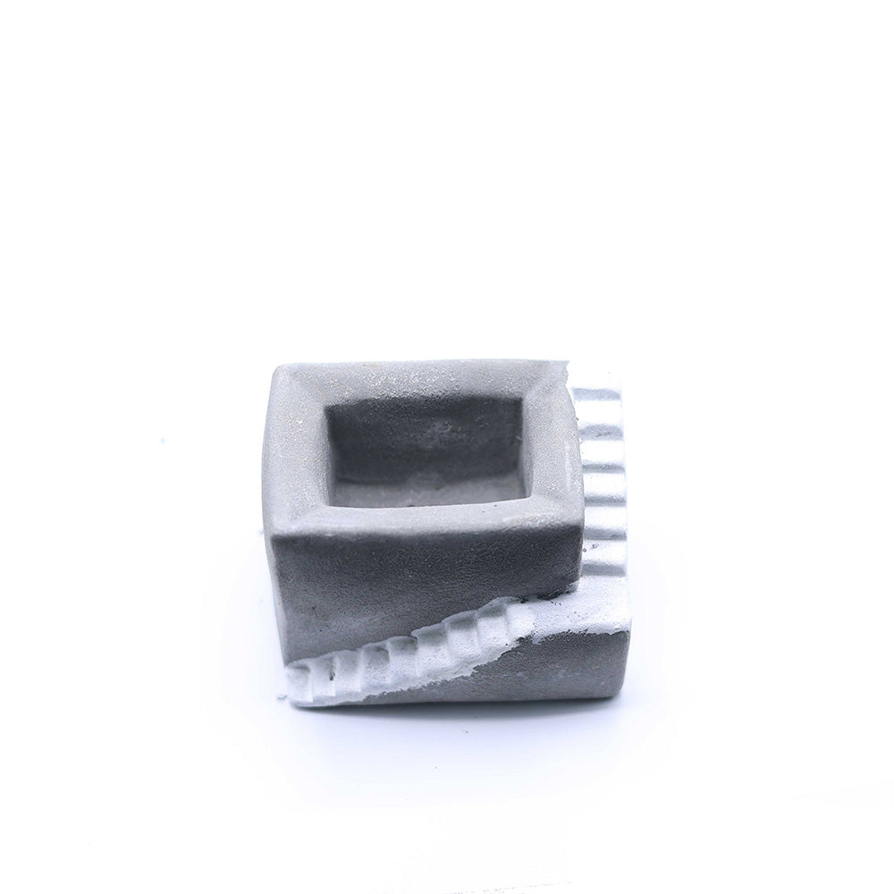 Merdivenli Beton Saksı