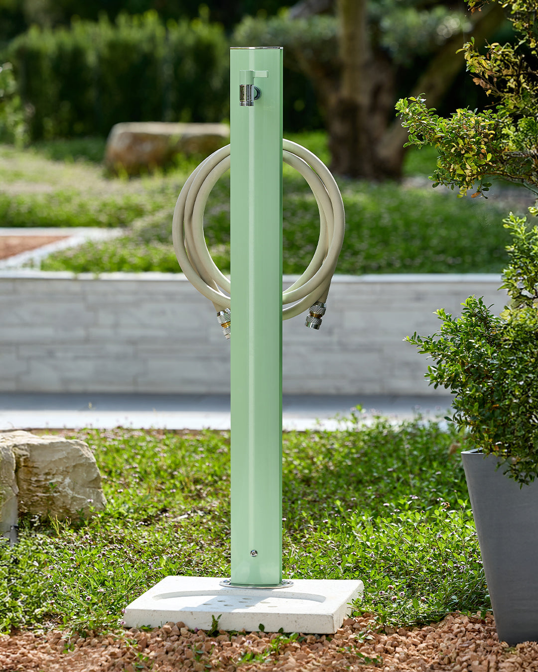 Totem oval bahçe çeşmesi pastel yeşil 100 cm - metal gövde musluk hortum askısı dahil