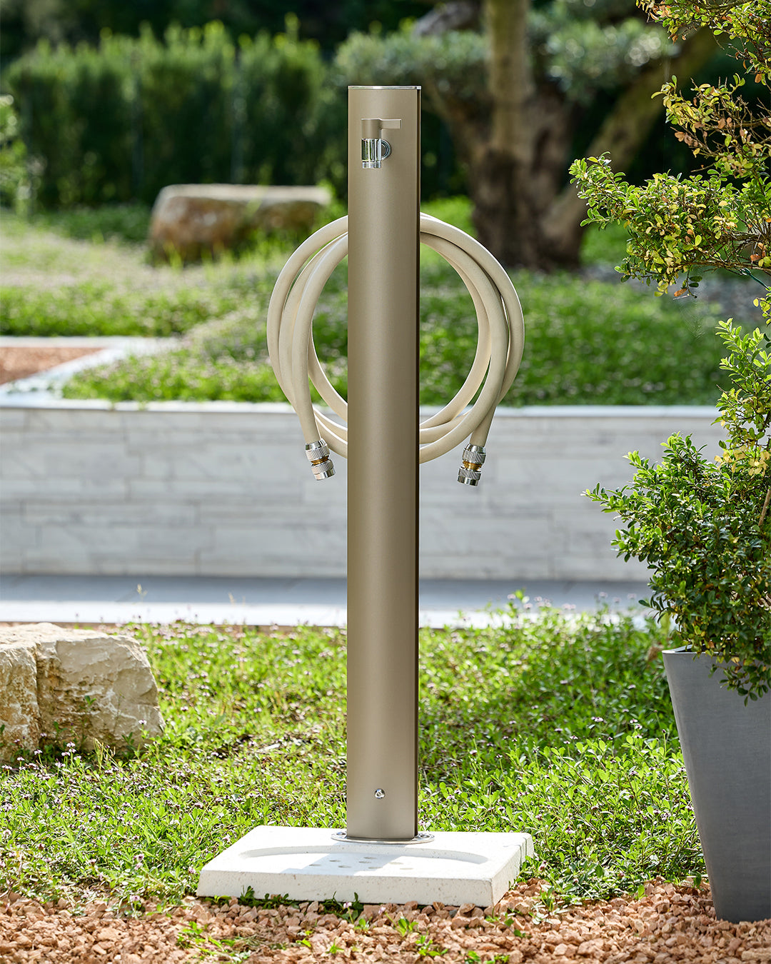 Totem oval bahçe çeşmesi terracotta 100 cm - metal gövde musluk hortum askısı dahil