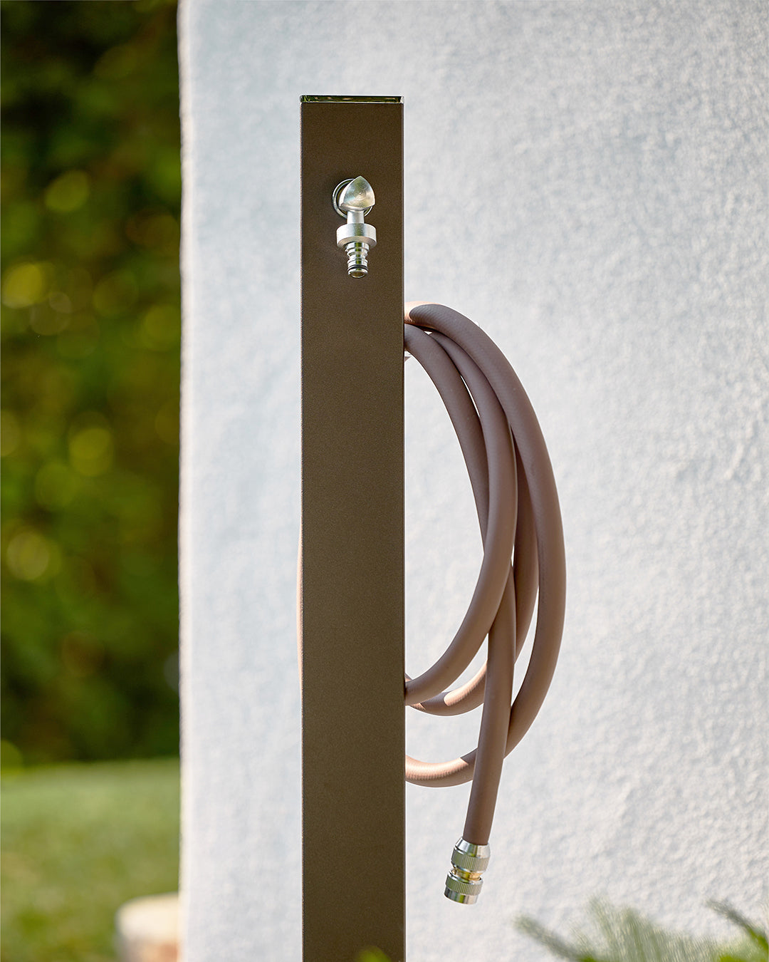 Triangle üçgen bahçe çeşmesi açık gri 100 cm - modern metal gövde musluk hortum askısı dahil