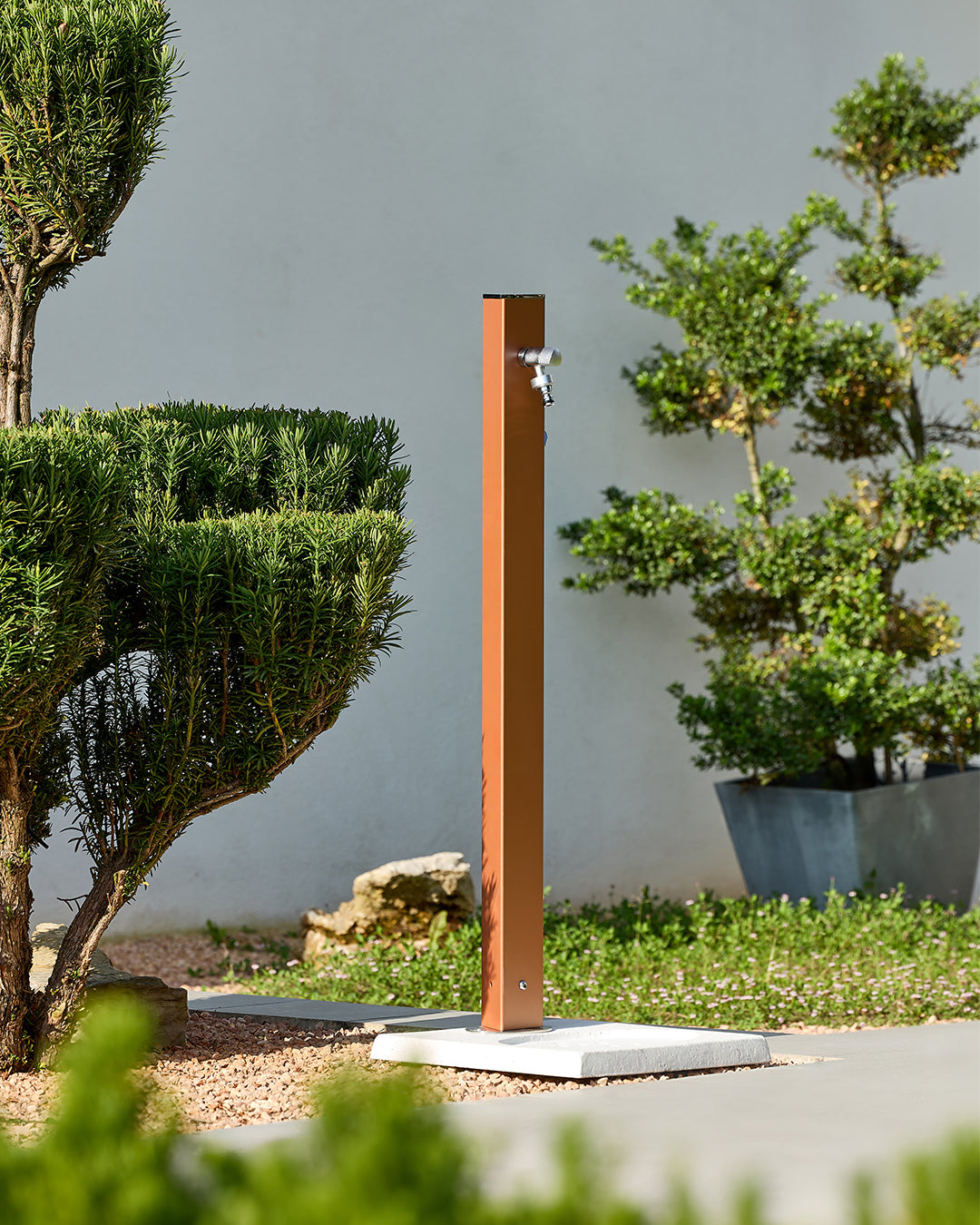 Triangle üçgen bahçe çeşmesi terracotta 100 cm - modern metal gövde musluk hortum askısı dahil