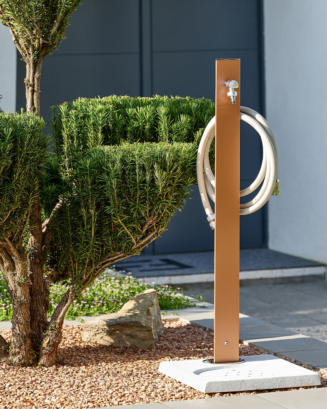 Triangle üçgen bahçe çeşmesi terracotta 100 cm - modern metal gövde musluk hortum askısı dahil